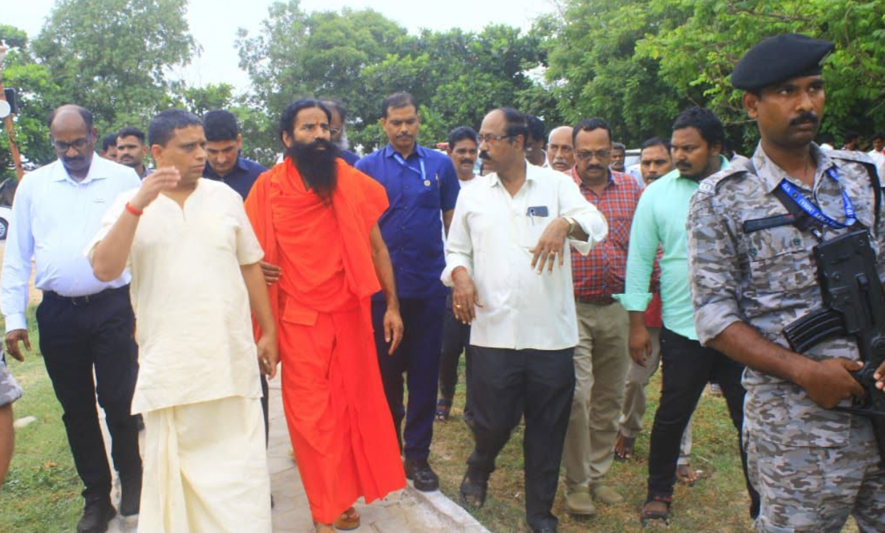 సూర్యలంక తీరాన్ని సందర్శించిన ప్రముఖ యోగ గురువు పతంజలి వ్యవస్థాపకులు రాందేవ్ బాబా